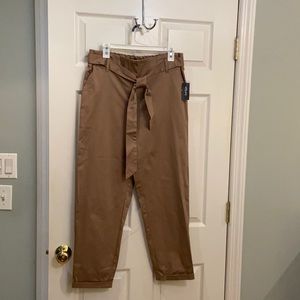 Cropped pants with tie